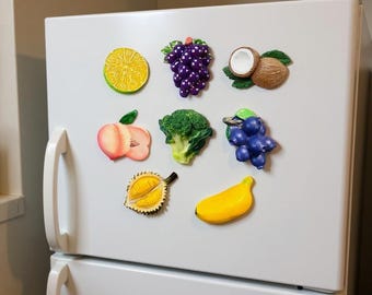 Realistic Fruit & Vegetable Fridge Magnets: Playful Kitchen Decor