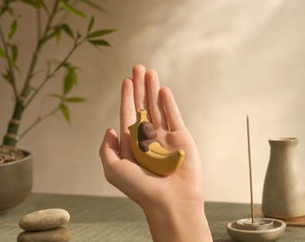Innerbillion Porta incenso a forma di banana in ceramica – Simpatico oggetto decorativo zen per la scrivania e bruciatore di incenso originale