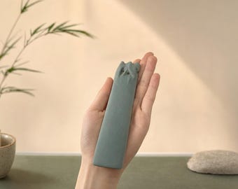 Innerbillion Vassoio porta incenso lungo in ceramica – Bruciatore di incenso a forma di fiore Zen e decorazione da scrivania Wabi-Sabi