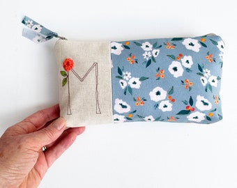 Floral Monogram Cosmetic Bag, Personalized Bridal Shower Gift, Womens Gift, Botanical, Flowers, Gift for Women, MamaBleuDesigns √