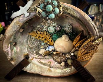 Coastal Keepsake Shell Art – biżuteria vintage i inspirowany oceanem montaż z muszli abalone