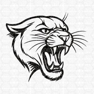 Peut inclure: Graphique noir et blanc d'une tête de panthère rugissante. La gueule de la panthère est ouverte, révélant des dents acérées. L'image a un style graphique audacieux, adapté aux vêtements ou aux logos d'équipe. Le fond est rempli du texte "MSHBDesigns".