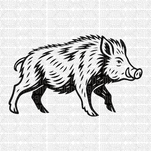 Puede incluir: Ilustración en blanco y negro de un jabalí caminando. El dibujo lineal detallado resalta las características del animal, como su pelaje erizado y sus colmillos. El fondo presenta un patrón repetido del texto "MSHBDesigns".