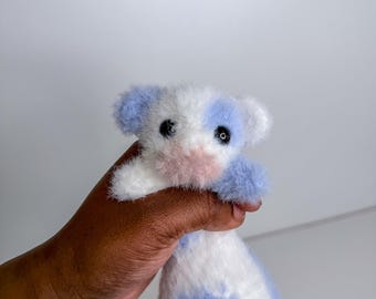 Aangepaste gewogen gehaakte koe, zachte pluizige amigurumi-minikoe, koepluche, fidgetspeelgoed, slappe koe, verzwaarde koe