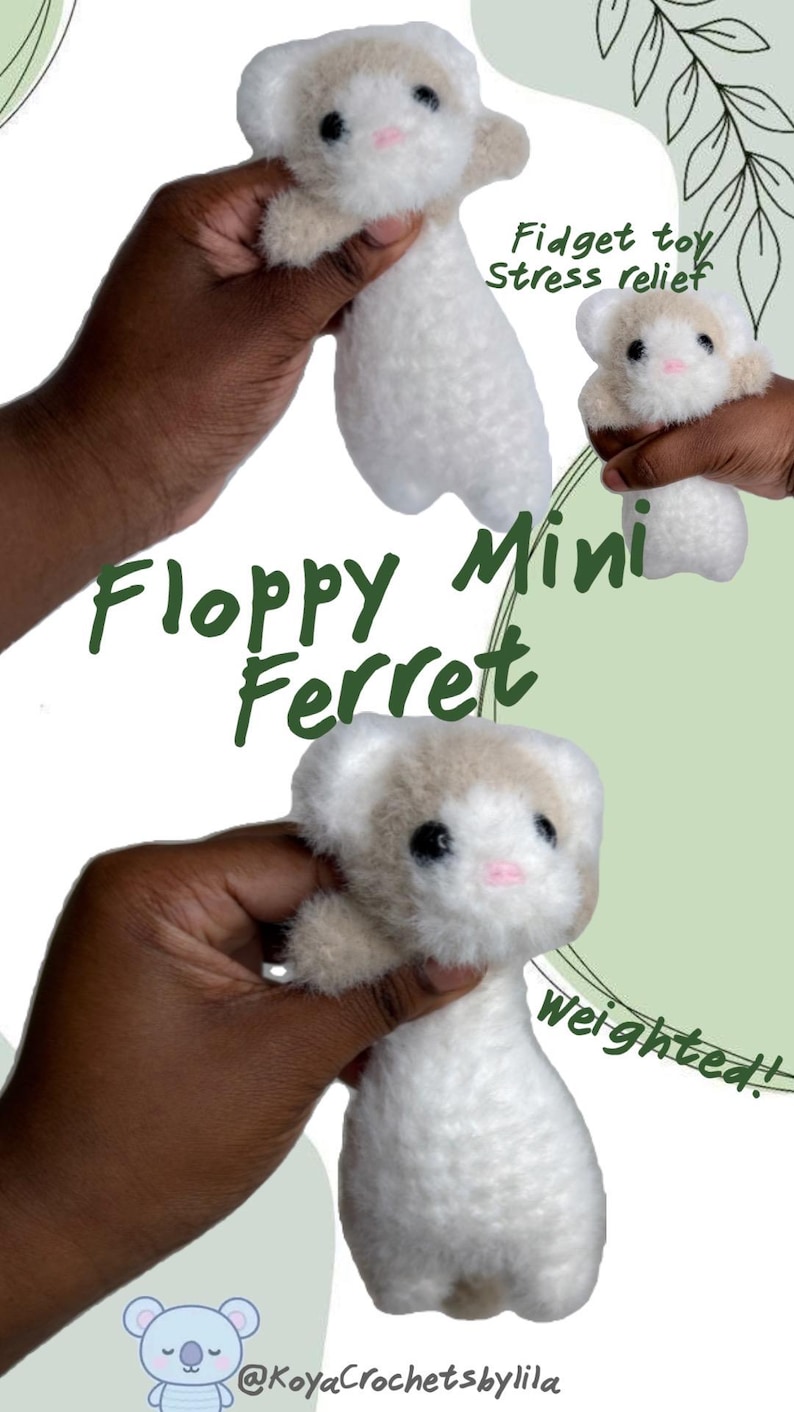 Op de afbeelding: Een wit en beige gehaakt fret speelgoed met zwarte ogen en een roze neus. De tekst "Floppy Mini Ferret" wordt in het groen weergegeven. Extra tekst luidt "Fidget toy Stress relief" en "Weighted!"