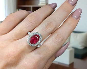 Anillo de rubí y diamantes con halo, oro de 14k o plata, anillo de compromiso con rubí de talla ovalada, joyería fina para aniversario, joyería nupcial con halo de rubí.