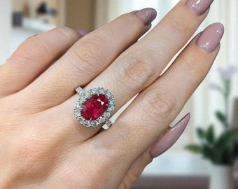 Ovaal geslepen robijn en diamanten haloring, 14k massief witgouden robijn verlovingsring, robijn jubileumsieraden, trouwring, statement sieraden