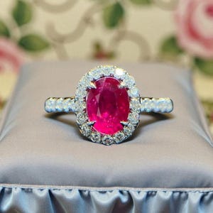 Anillo de compromiso con halo de rubí de talla ovalada, anillo de banda con pavé de rubí y diamantes en oro blanco, amarillo o plata de 14 quilates, anillo de aniversario, joyería nupcial de oro fino.