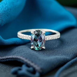 14k Weißgold Alexandrit Diamant Ring, Ovalschliff Farbwechsel Edelstein Verlobungsring, Birthstone Brautschmuck, Alexandrit Schmuck