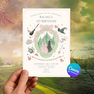 Könnte beinhalten: Eine verspielte Einladung zu Rachels 1. Geburtstag mit einem Märchen-Thema. Das Design beinhaltet einen grünen und rosa Kranz mit Illustrationen eines Schlosses, eines Hexenhuts und einer Uhr. Der Text lautet "Please join us to celebrate RACHEL'S 1ST BIRTHDAY".