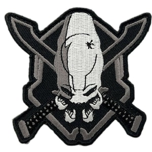 Vit/Svart Taktisk Tygmärke [3,50 tum - Krokfäste Baksida - HT2] (Legendarisk)