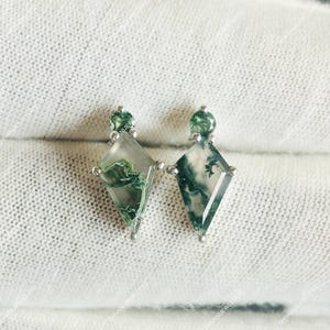 Kite Moss Agate Earring Geometric Gemstone Push Back Stud Earring Silver Cartilage Earlobe Labret Stud Minimalist Piercing Jewelry Gift