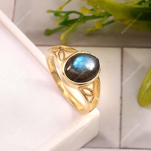 Labradorite Ring, Sterling Silver, Smooth Labradorite, Blue Labradorite, Labradorite Flash, Oval Ring, Simple Ring, Stacking Ring, Stacking