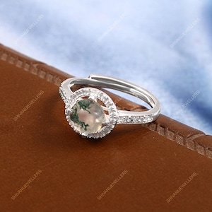 Round Moss Agate Ring Green Crystal Birthstone Ring Vintage Inspired Green Stone Ring Dainty Agate Ring Wedding & Engagement Ring for Women