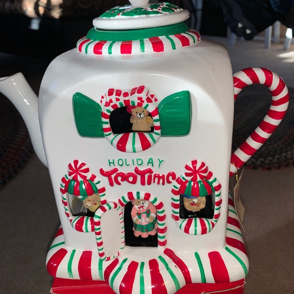 Holiday Tea Time Teapot