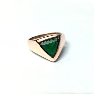 Triangelslipad smaragdring, handgjord vintage kopparsmaragdring, födelsestenssmaragd herrring, astrologismaragdring, roséguldring