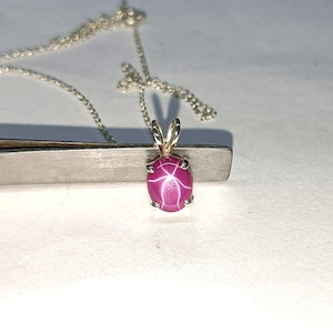 Vintage Lindy rosa stjärna safir ädelstenshalsband, 925 sterlingsilver ovalt skuret 6 strålar stjärna rosa safirhalsband för män och kvinnor present