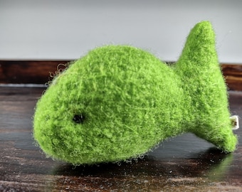Felted wool cat toy fish with organic catnip- fresh leaf green. Ecofriendly handknit kitty gift. Durable feline fun for your furry friend