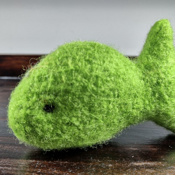 Felted wool cat toy fish with organic catnip- fresh leaf green. Ecofriendly handknit kitty gift. Durable feline fun for your furry friend