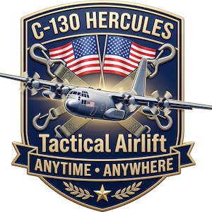 K&ouml;nnte beinhalten: Ein schildf&ouml;rmiges Emblem mit einem C-130 Hercules Flugzeug, zwei gekreuzten amerikanischen Flaggen und Metall-Lasthaken. Der Text lautet C-130 HERCULES, Tactical Airlift und ANYTIME ANYWHERE, erg&auml;nzt durch einen goldenen Stern.