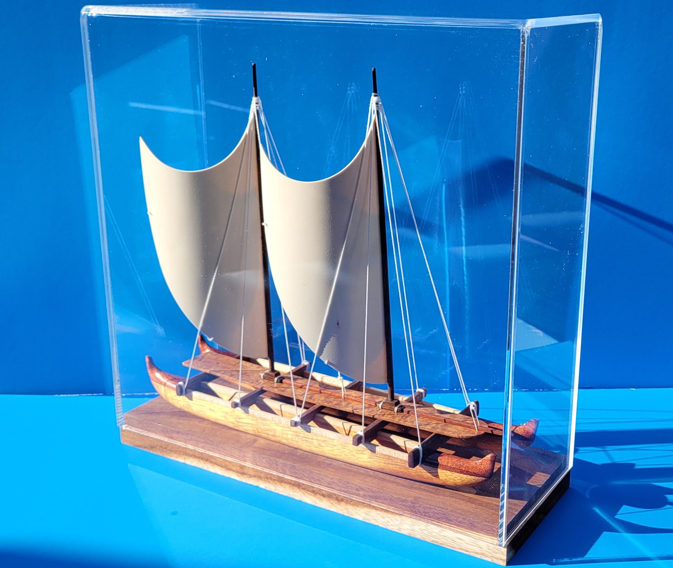 HAWAIIAN VOYAGING CANOE now in a 5 sided showcase — HAWAIIAN CANOES