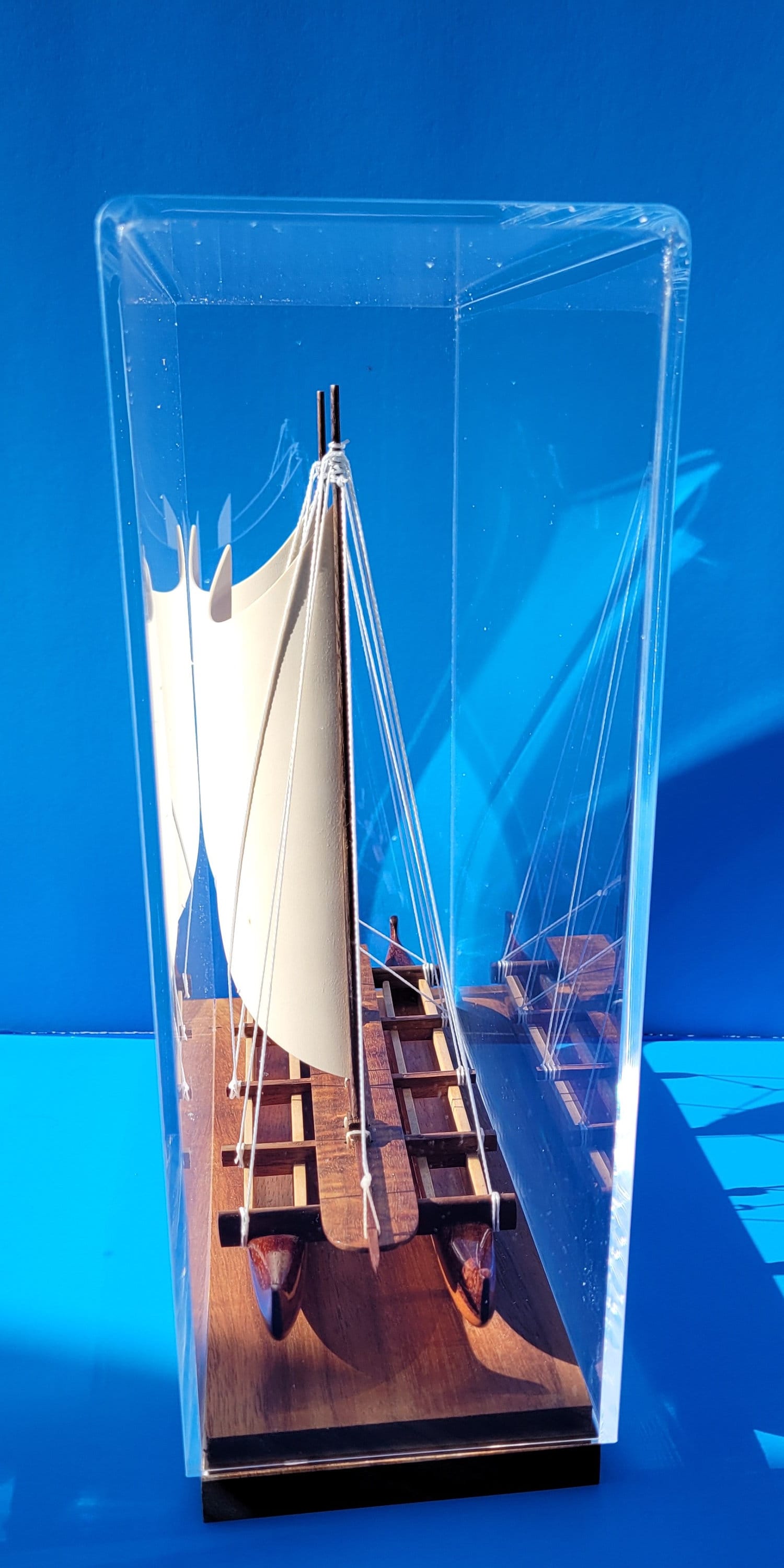 HAWAIIAN VOYAGING CANOE now in a 5 sided showcase — HAWAIIAN CANOES