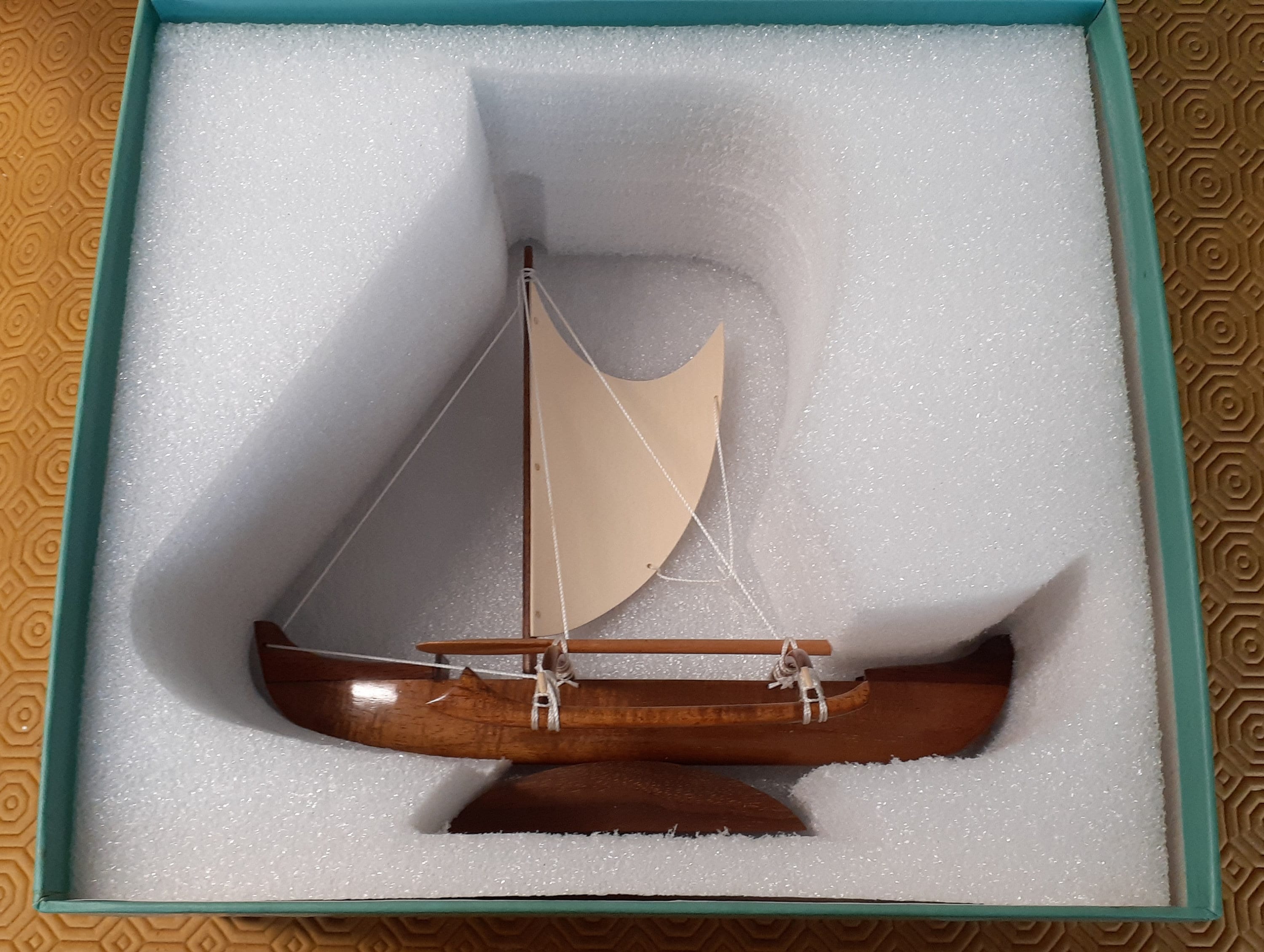 Mini canoa de pesca hawaiana con vela en caja de regalo - Etsy México, image size:3000x2261