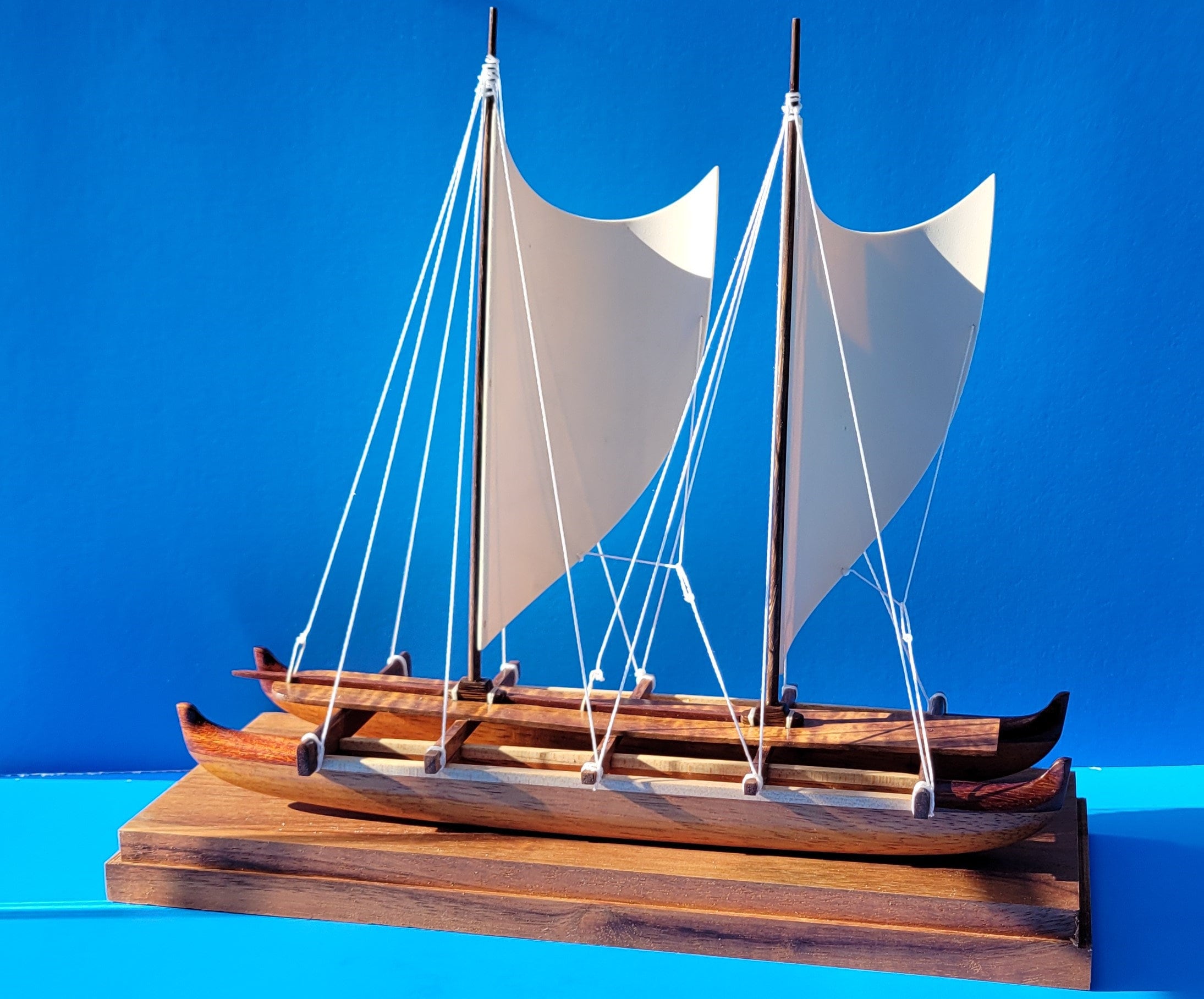 HAWAIIAN VOYAGING CANOE now in a 5 sided showcase — HAWAIIAN CANOES