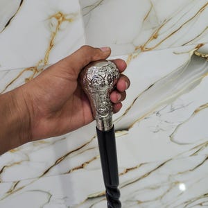 Bastone da passeggio vintage con pomello in argento, manico in legno nero a spirale, pieghevole, stile vittoriano, regalo in stile antico per uomo e donna.