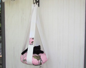Cat Bed, Realtree Pink Camo Hanging Single Kitty Cloud
