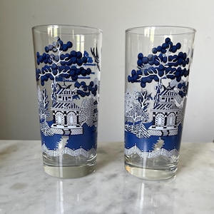 Vintage Blue Willow Highball Glasses, Set of 2, Chinoiserie Blue White Pagoda Tumblers, Mid Century Asian Pattern Barware, Retro Tea Glasses