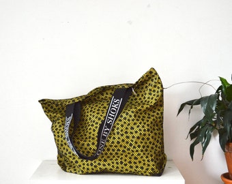 Funky mesh tote