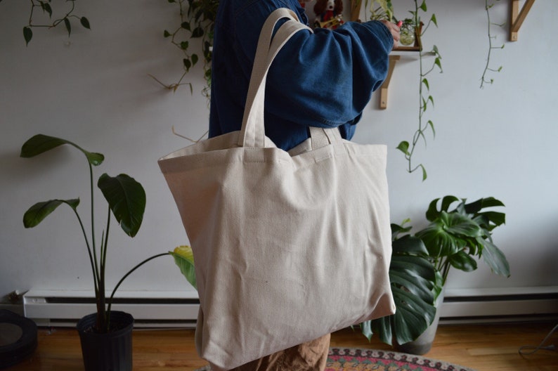 Large tote with an inside bottle pocket image 3