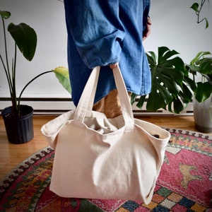 Large tote with an inside bottle pocket image 4