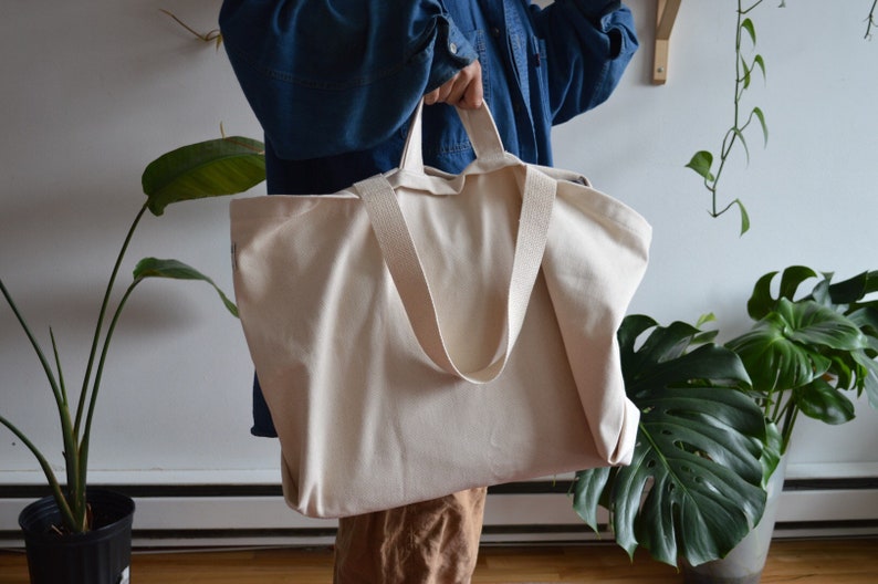 Large tote with an inside bottle pocket image 2