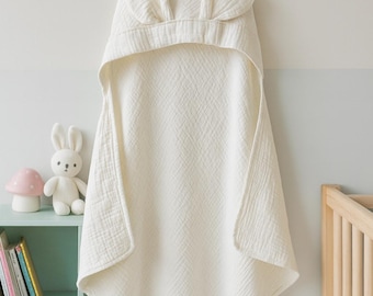 Toalla de baño/envoltura para bebé de muselina orgánica de 100 x 100 cm con detalle de orejas de conejo. Muselina. Color crudo/blanco. Toalla de muselina premium de 4 capas.