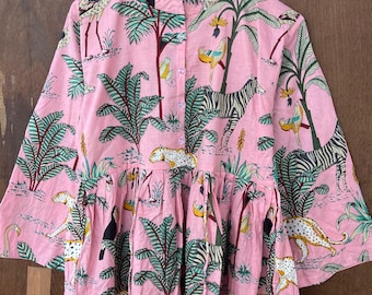 Robe caftan rose à imprimé jungle pour femme, robe midi en coton animal safari, tunique ample bohème, robe d'été à imprimé tropical zèbre léopard