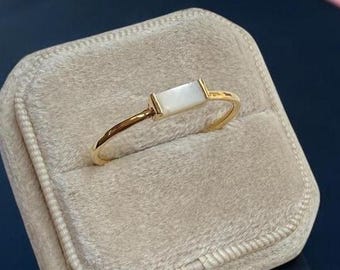 Parelring, sierlijke parelring, gouden parelring, stapelring, eenvoudige ring, geboortesteen juni, minimalistische ring, sterlingzilveren parelring