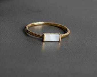 Parelring, sierlijke parelring, gouden parelring, stapelring, eenvoudige ring, geboortesteen juni, minimalistische ring, sterlingzilveren parelring