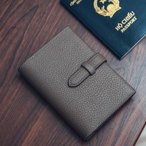 Personalisierte handgefertigte Clemence Leder Passport Cover - Luxuriöse Kalbsleder Reisebrieftasche - Individuelle Passhülle