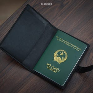 Capa para passaporte personalizada em couro Togo feito à mão – Carteira de viagem de luxo em couro de bezerro – Porta-passaporte personalizado