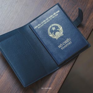 Personalisierte handgefertigte Togo-Leder-Passhülle - Luxuriöse Kalbsleder-Reisebrieftasche - Benutzerdefinierter Pass-Inhaber