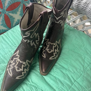 Western brown stitched women’s designer boots