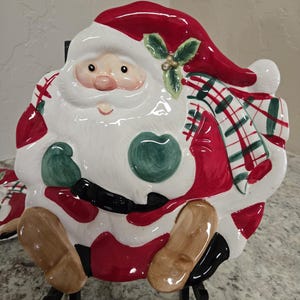 Fitz & Floyd - Gift Gallery - Plaid Santa Canape Plate or Wall Decor
