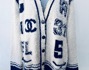 Cardigan vintage in maglia bouclé testurizzato Chanel - Avorio e blu scuro - Usato