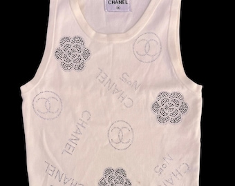 Canotta elasticizzata vintage CHANEL con strass e camelia, bianca, senza maniche, in maglia
