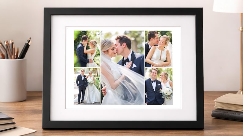 K&ouml;nnte beinhalten: Ein schwarzer rechteckiger Bilderrahmen mit einer Collage aus f&uuml;nf Hochzeitsfotos. Die Bilder zeigen ein Paar in festlicher Kleidung, bestehend aus einem wei&szlig;en Brautkleid und einem dunklen Anzug, in verschiedenen Posen bei einer Zeremonie.