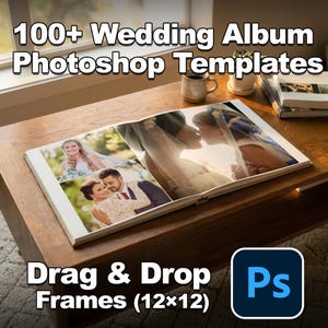 Puede incluir: Un álbum de bodas abierto sobre una mesa de madera, con fotos de novios y una novia besando a un niño. El texto dice "100+ Wedding Album Photoshop Templates" y "Drag & Drop Frames (30,5 x 30,5 cm)". Logo de Photoshop.