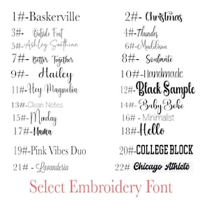 Op de afbeelding: Een zwarte tekstkaart met de titel Select Embroidery Font die twee&euml;ntwintig genummerde opties weergeeft. Elk nummer komt overeen met een specifieke lettertypestijl, inclusief serif, script, handgeschreven en blokontwerpen voor borduurwerk.
