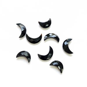 Natural Black Onyx Moon Carving Crescent Moon Gemstone Hand Carved Black Onyx Cabochon Moon Shape Charms for Jewelry Making Birthstone Gift